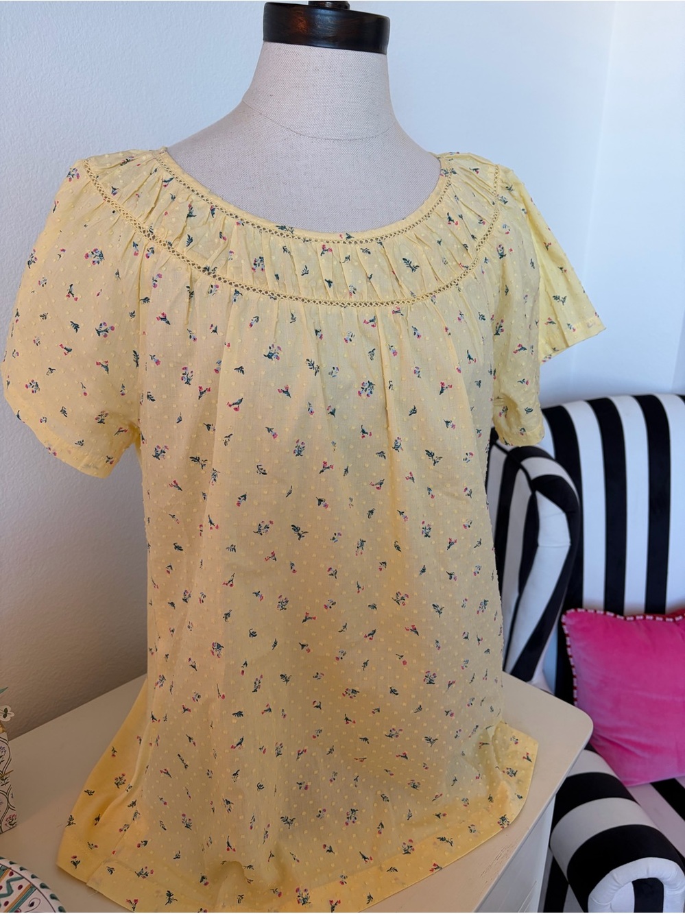 Beautiful NWOT short sleeve blouse